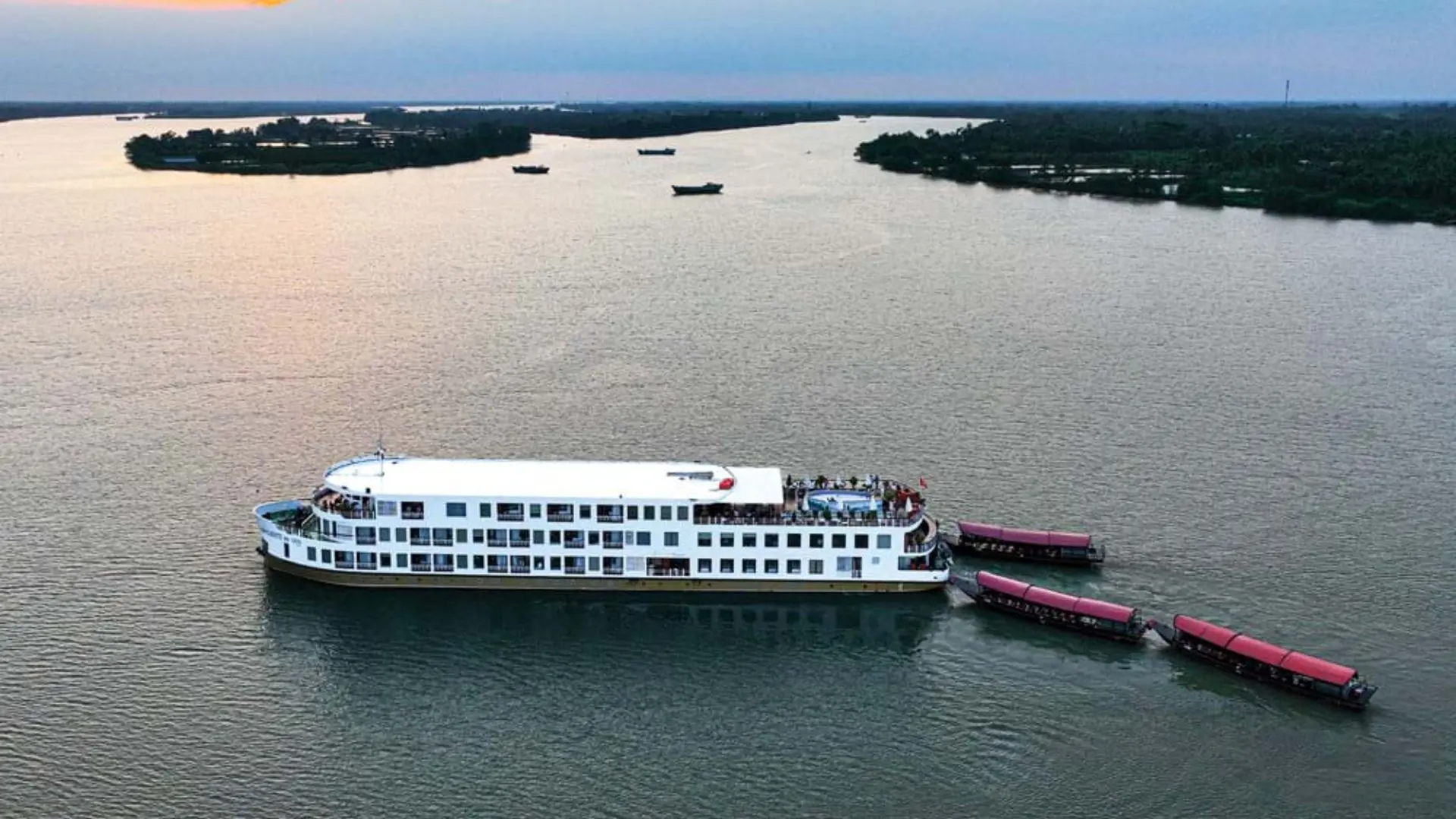 Ngắm nhìn dòng chảy sông mê kông từ du thuyền