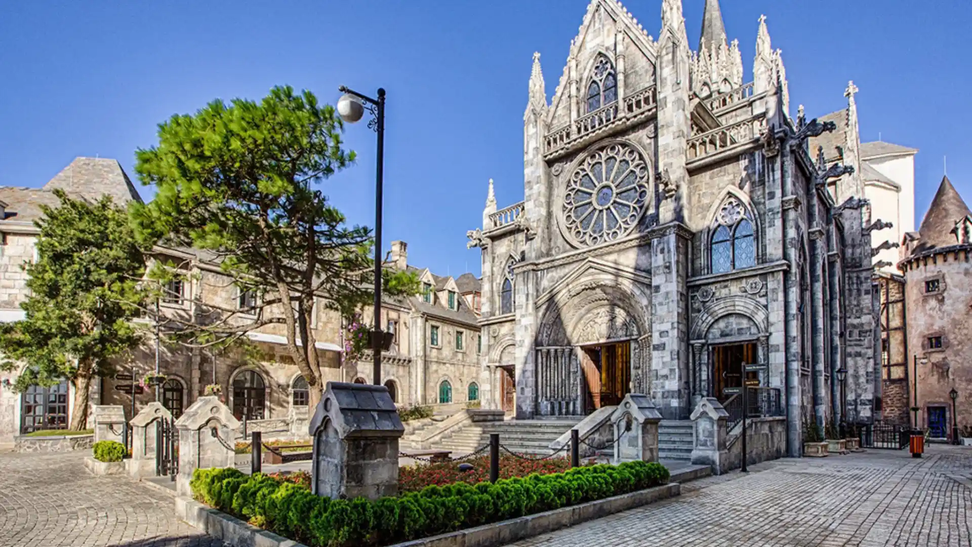 Nhà thờ Saint Denis tại Làng Pháp