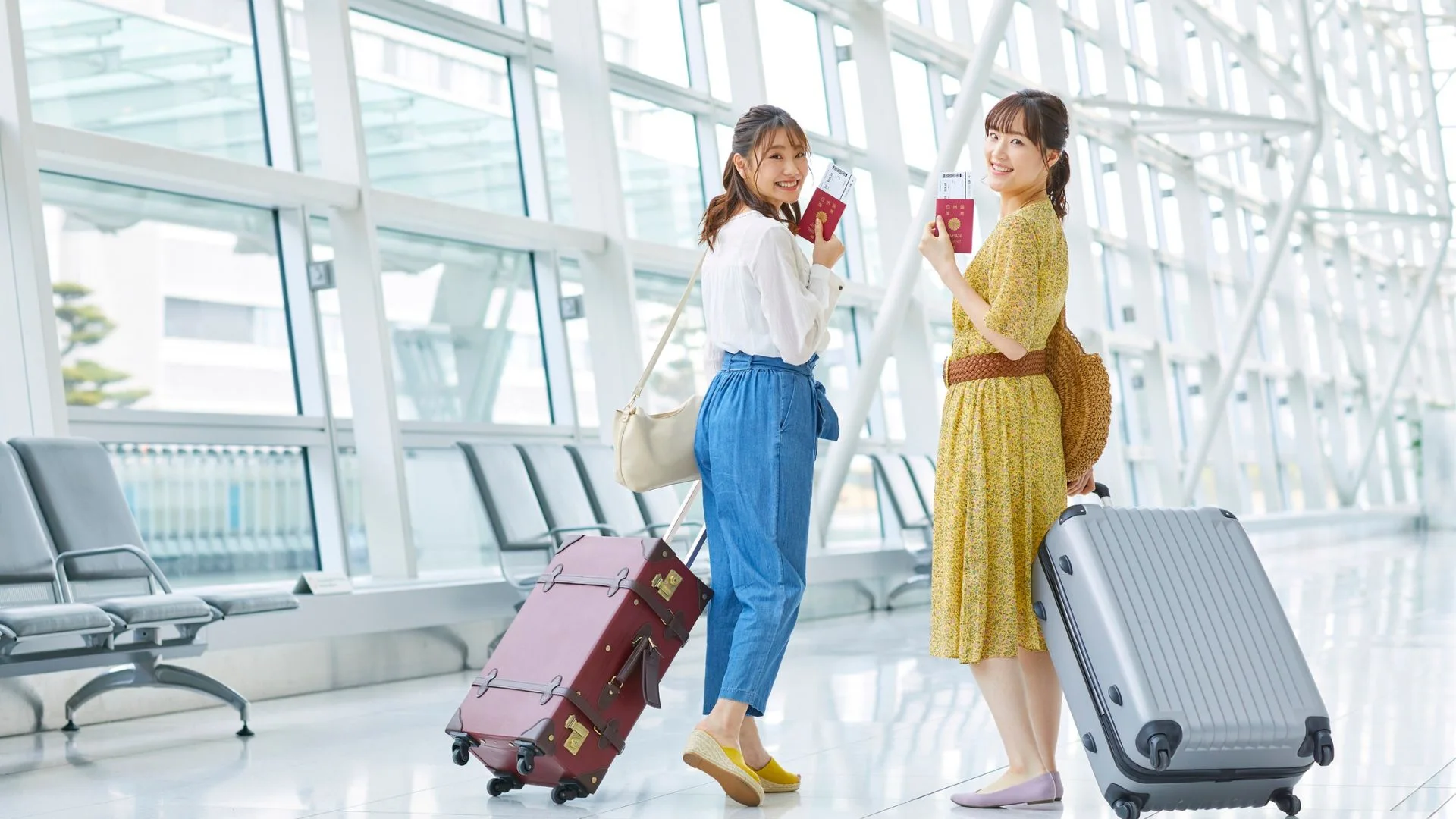 Nhân viên hạnh phúc sử dụng voucher du lịch Nụ Cười Mê Kông cho chuyến đi gia đình