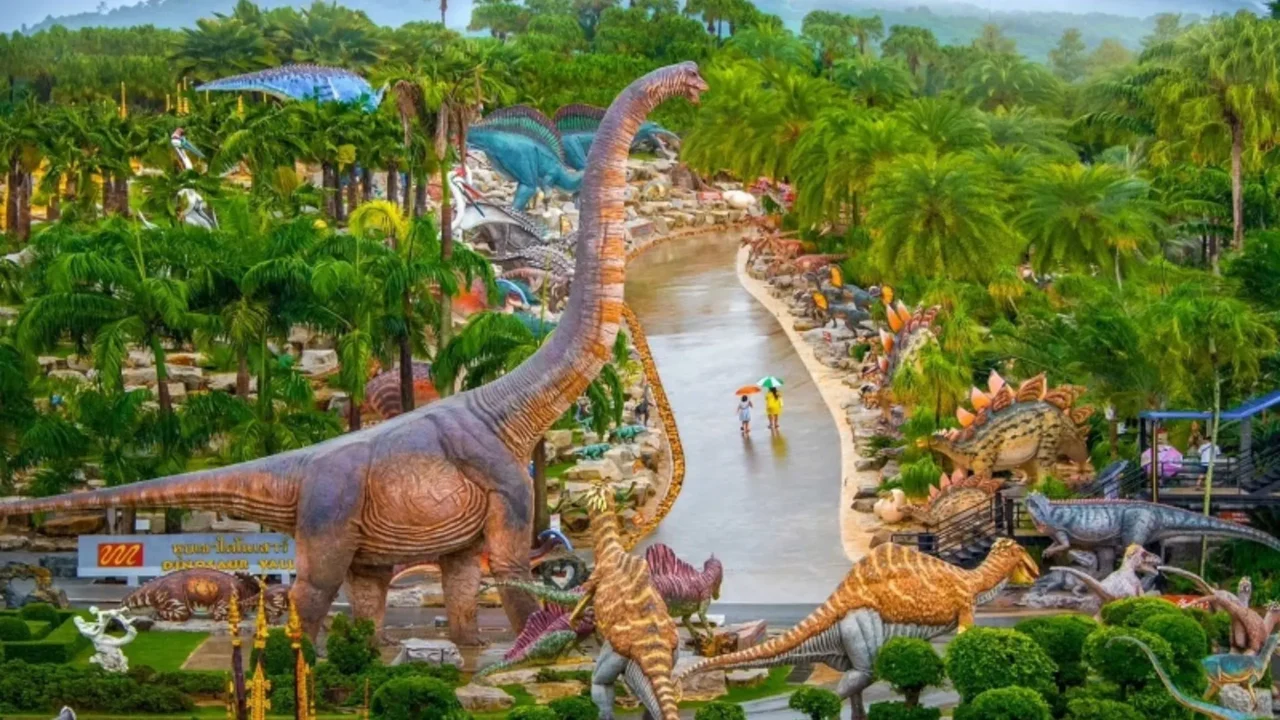 Nong Nooch Dinosaur Valley với mô hình khủng long hoành tráng