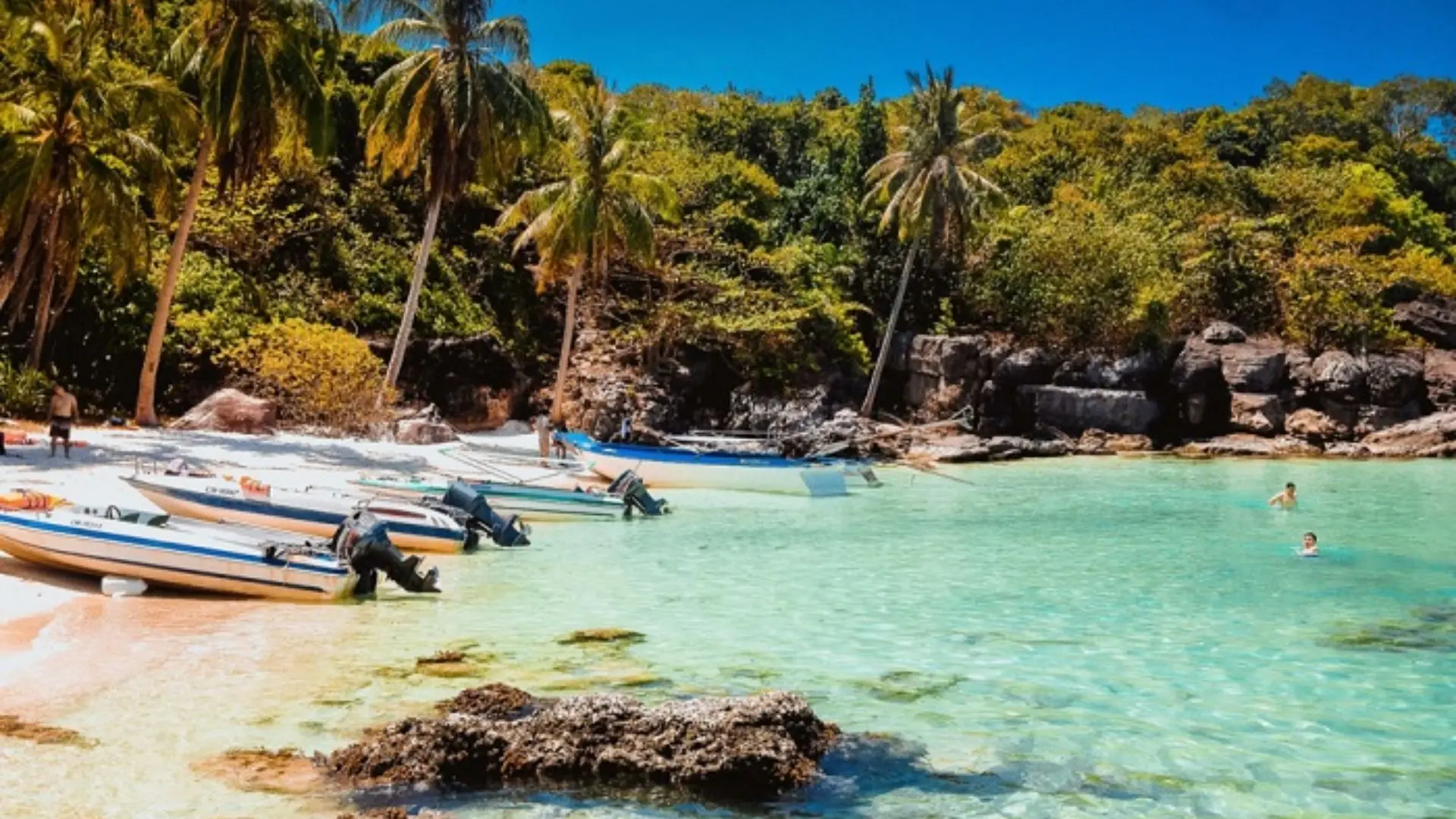 Một góc Bãi Khem - bãi tắm đẹp bậc nhất mùa hè tại Phú Quốc