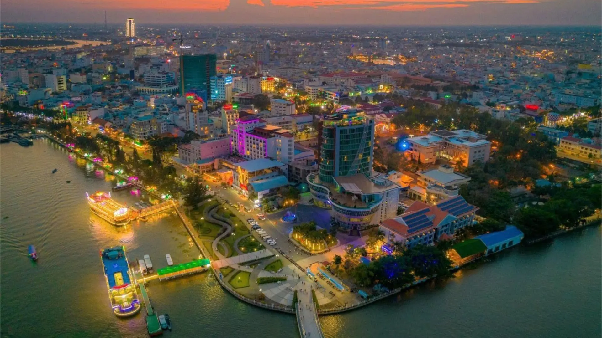 Cẩm nang trải nghiệm Lễ hội Cần Thơ trọn vẹn từ Nụ Cười Mê Kông