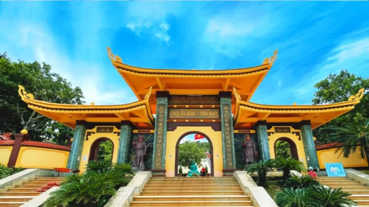 Mặt trước Cổng Tam Quan 