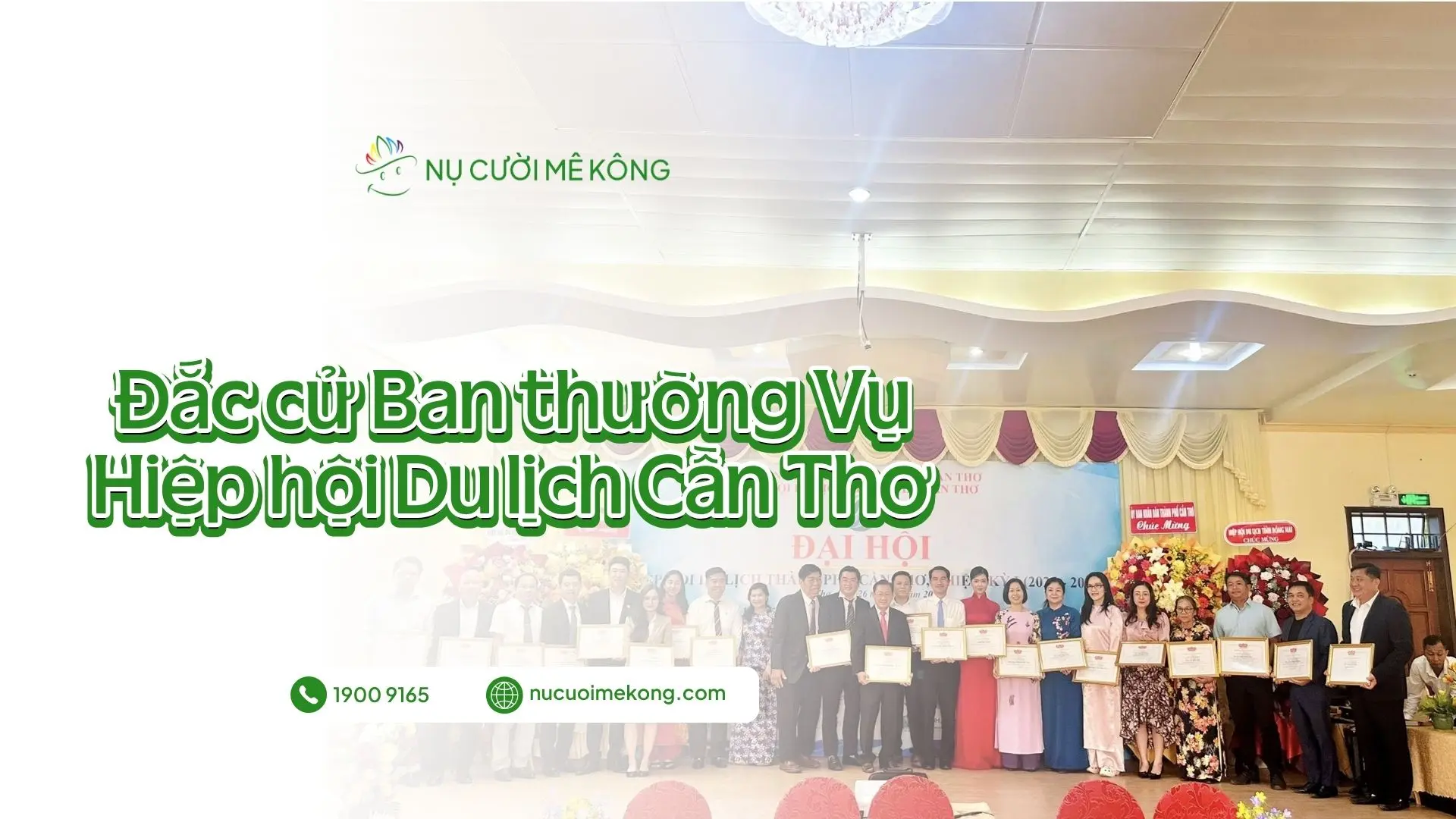 Đại diện Nụ Cười Mê Kông nhận hoa chúc mừng đắc cử Ban Thường vụ Hiệp hội Du lịch TP. Cần Thơ tại đại hội