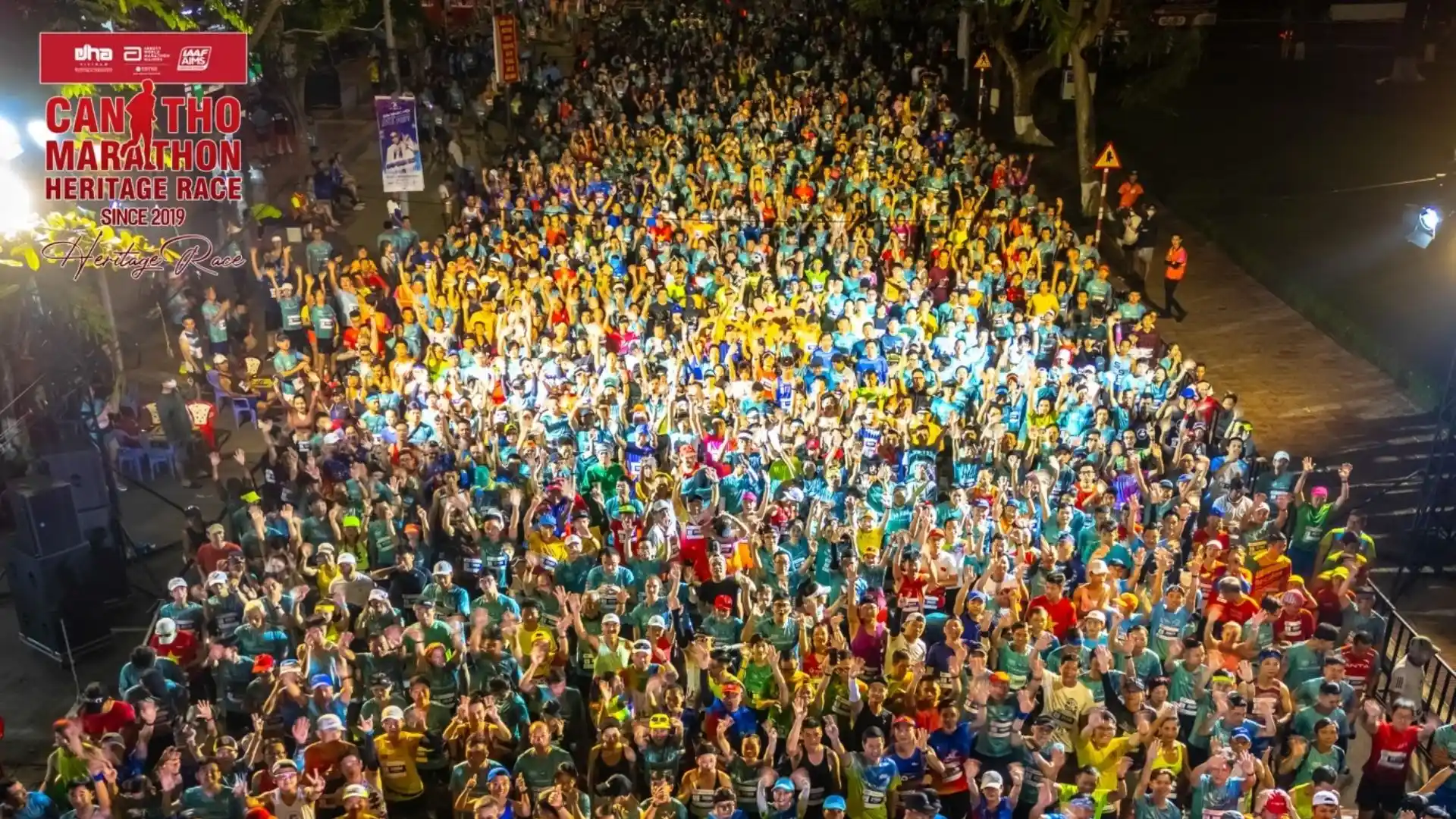 Hàng nghìn vận động viên tham gia giải marathon với sự đồng hành của Nụ Cười Mê Kông