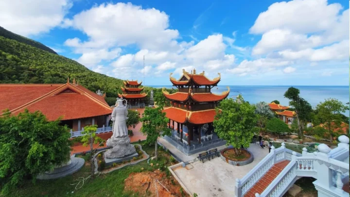 nu-cuoi-me-kong-gioi thieu-Chua-Ho-Quoc