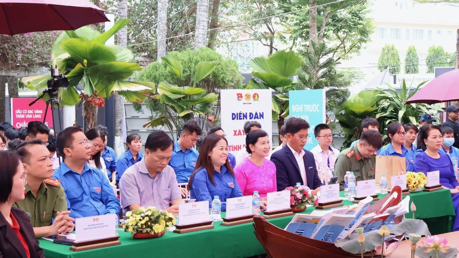 Đại biểu dự diễn đàn Xây dựng tình bạn đẹp cùng Nụ Cười Mê Kông tại Cần Thơ