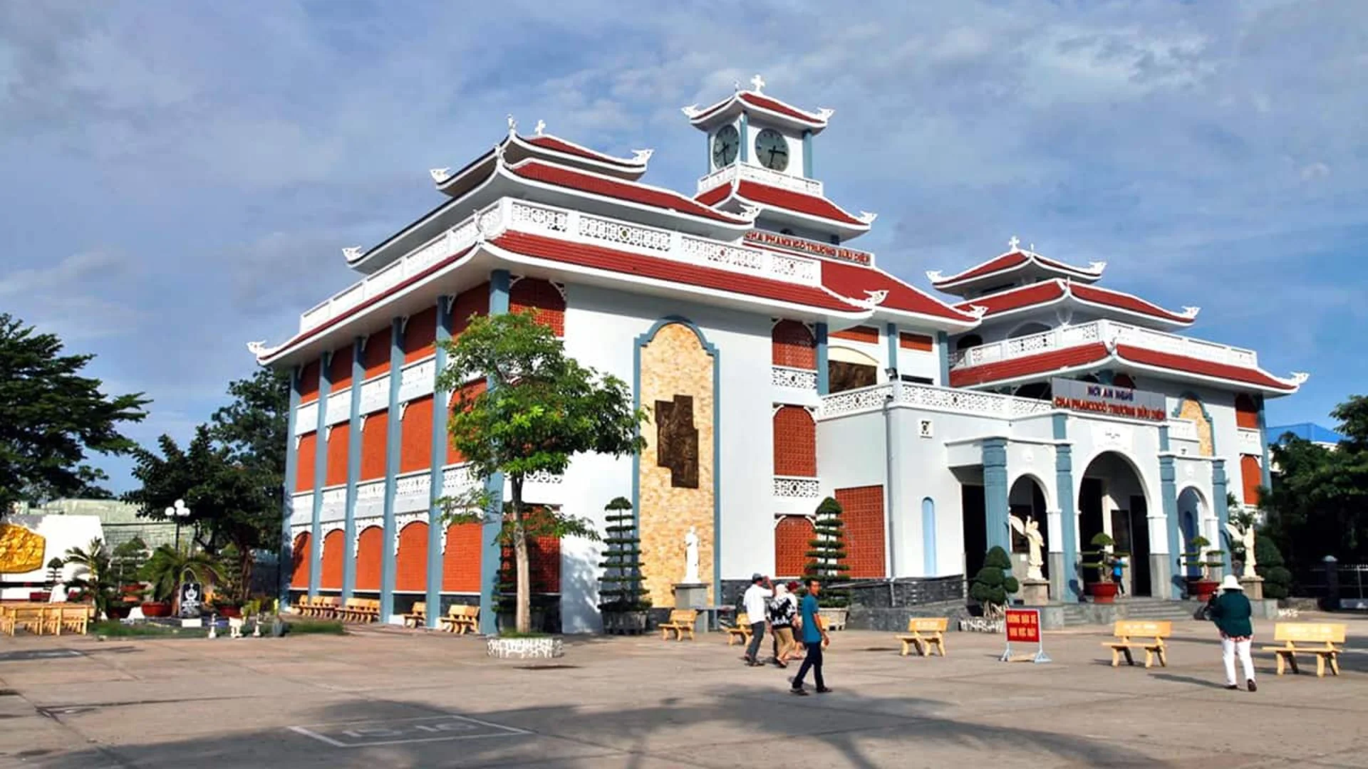 Nụ Cười Mê Kông và "trái tim" của nhà thờ Tắc Sậy 