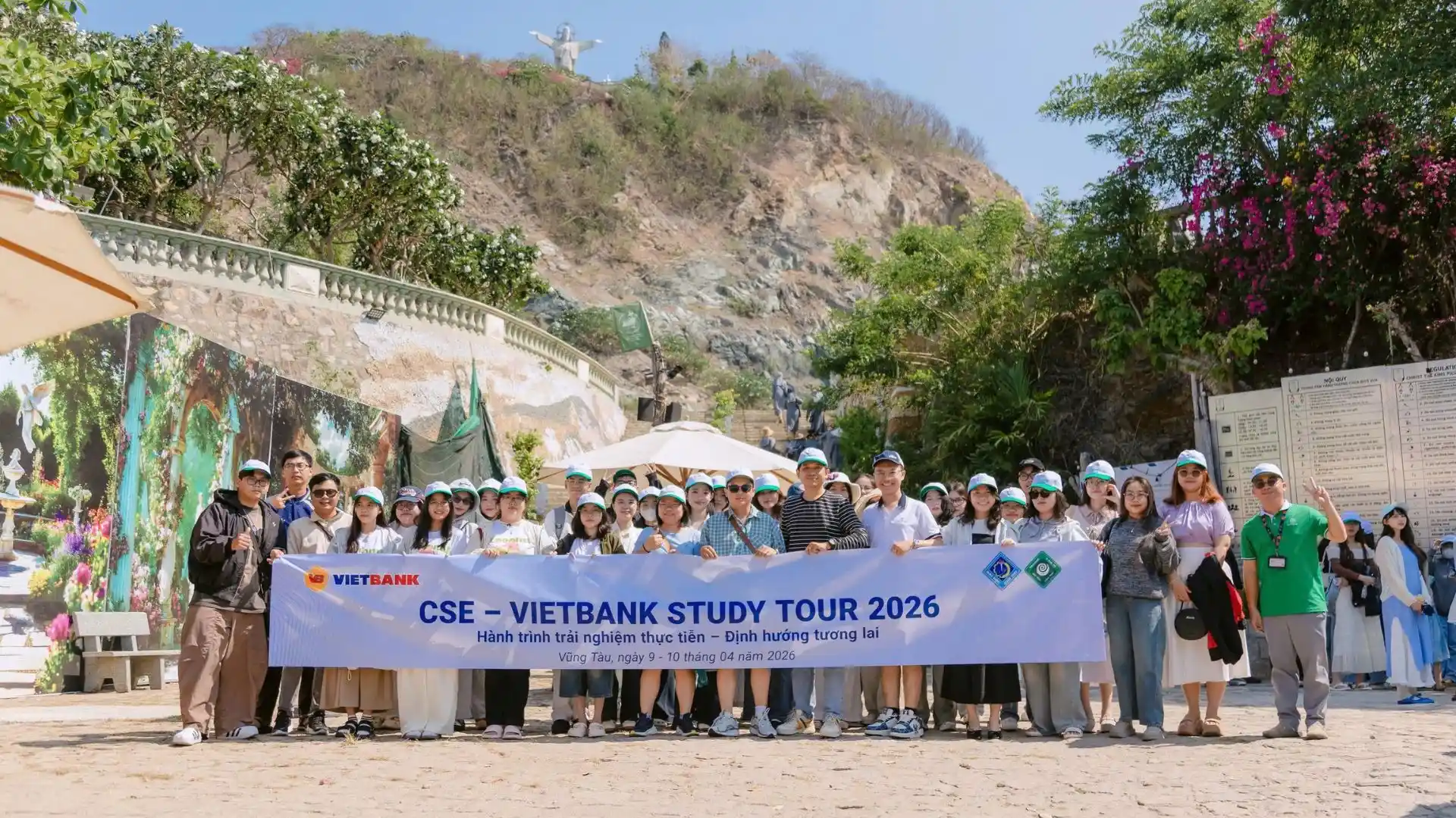 Đoàn Vietbank Study Tour tại bãi biển Vũng Tàu