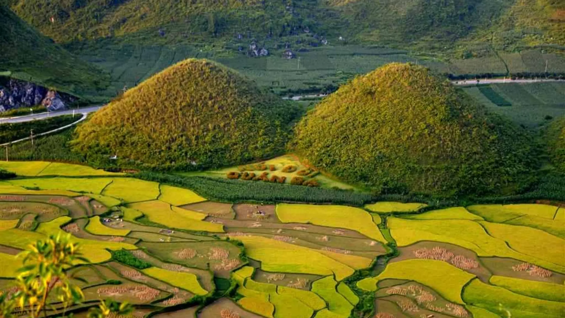 Núi Đôi Cô Tiên Quản Bạ giống hai bầu ngực mẹ