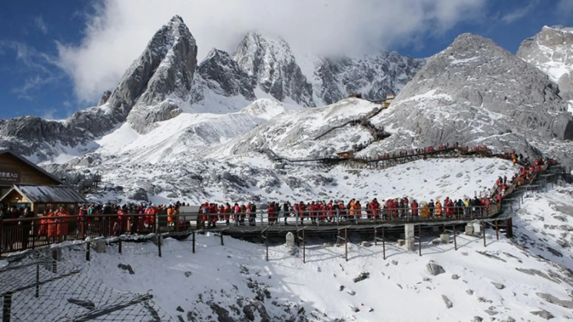 Núi tuyết Ngọc Long tại Lệ Giang, Trung Quốc