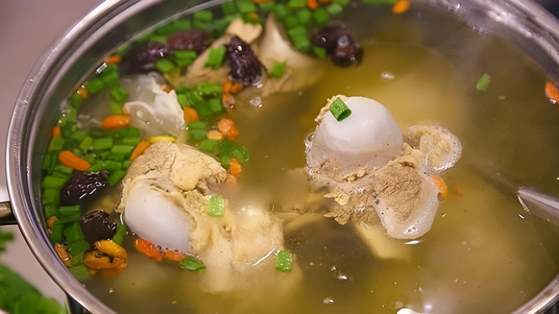 Nước lèo Mỹ Tho trong vắt, đậm hương vị