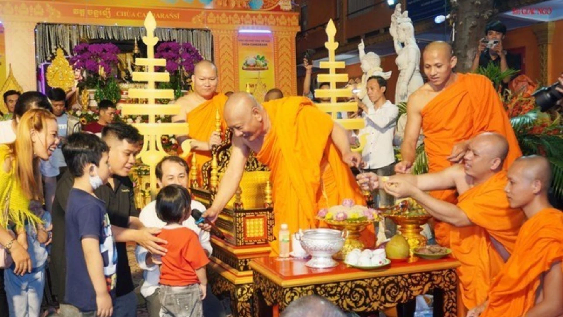 Ok Om Bok – Lễ hội cúng trăng và đút cốm dẹp đặc sắc của người Khmer.