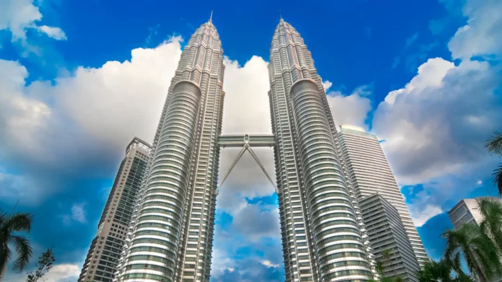 Tháp đôi Petronas Kuala Lumpur – Tour Singapore Malaysia giá tốt