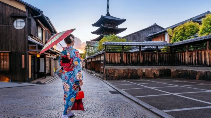 Tham quan phố cổ Arashiyama lãng mạn trong tour Nhật Bản mùa thu