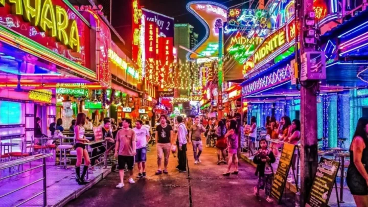 Phố đi bộ Pattaya về đêm nhộn nhịp