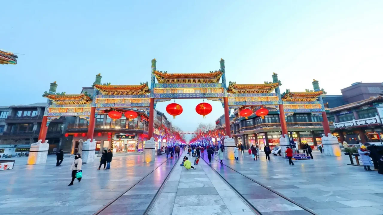 Phố đi bộ Tiền Môn – điểm dừng sầm uất trong tour Hàng Châu Bắc Kinh