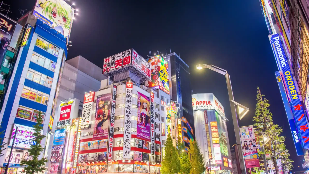 Phố điện tử Akihabara Tokyo rực rỡ ánh đèn, thiên đường của văn hóa Otaku và manga.