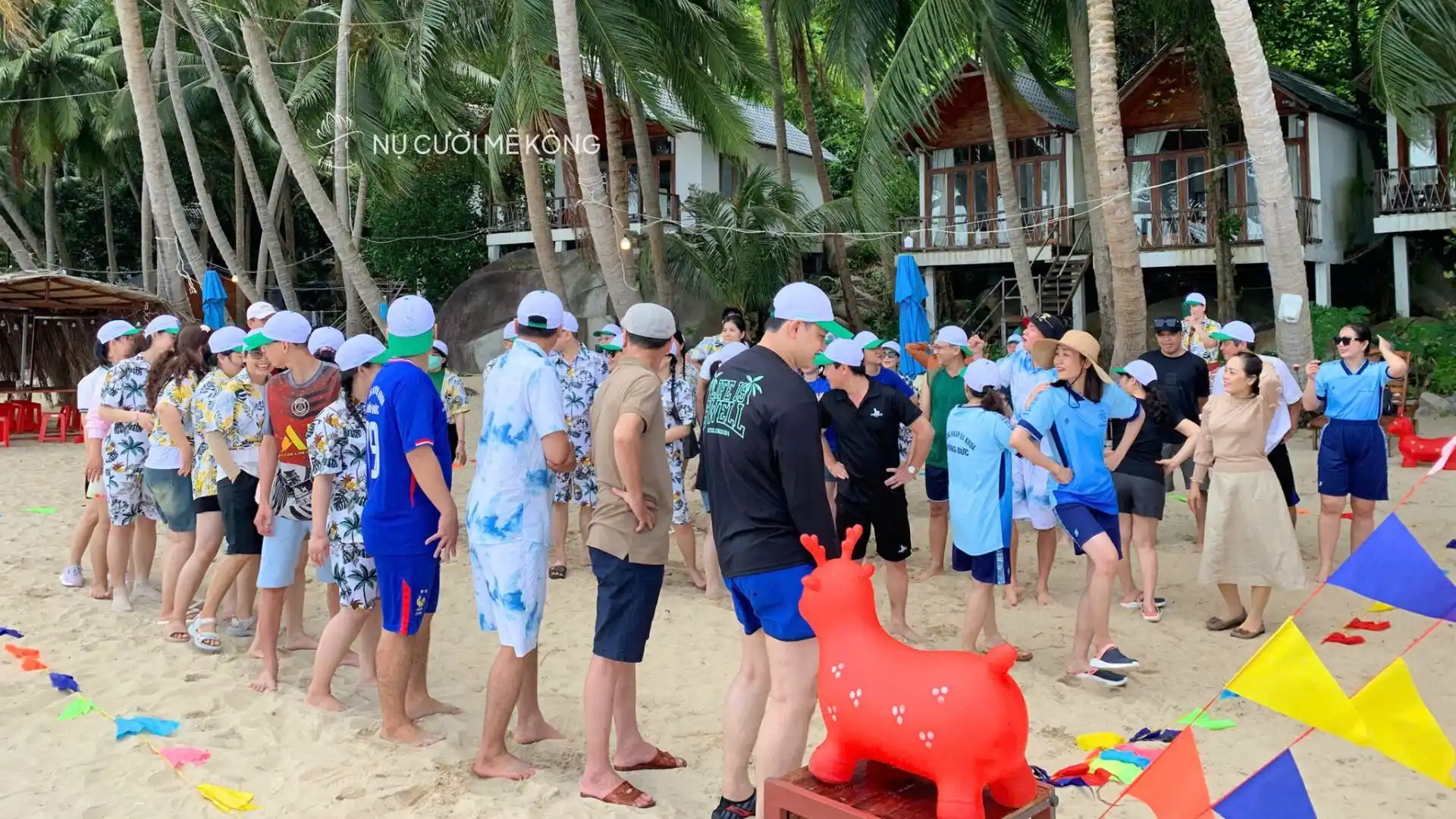 Phòng Khám Đa Khoa Hồng Đức team building biển Hòn Sơn