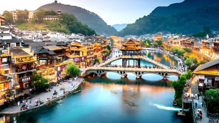 Phượng Hoàng Cổ Trấn (Hồ Nam) - được mệnh danh là thành phố cổ đẹp nhất Trung Quốc