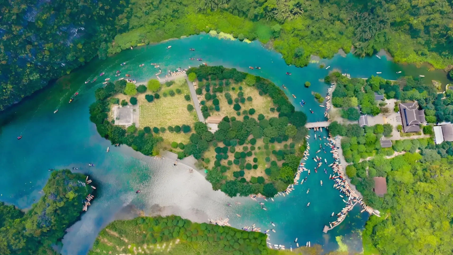 Quần thể di sản thế giới Tràng An có phong cảnh tuyệt đẹp