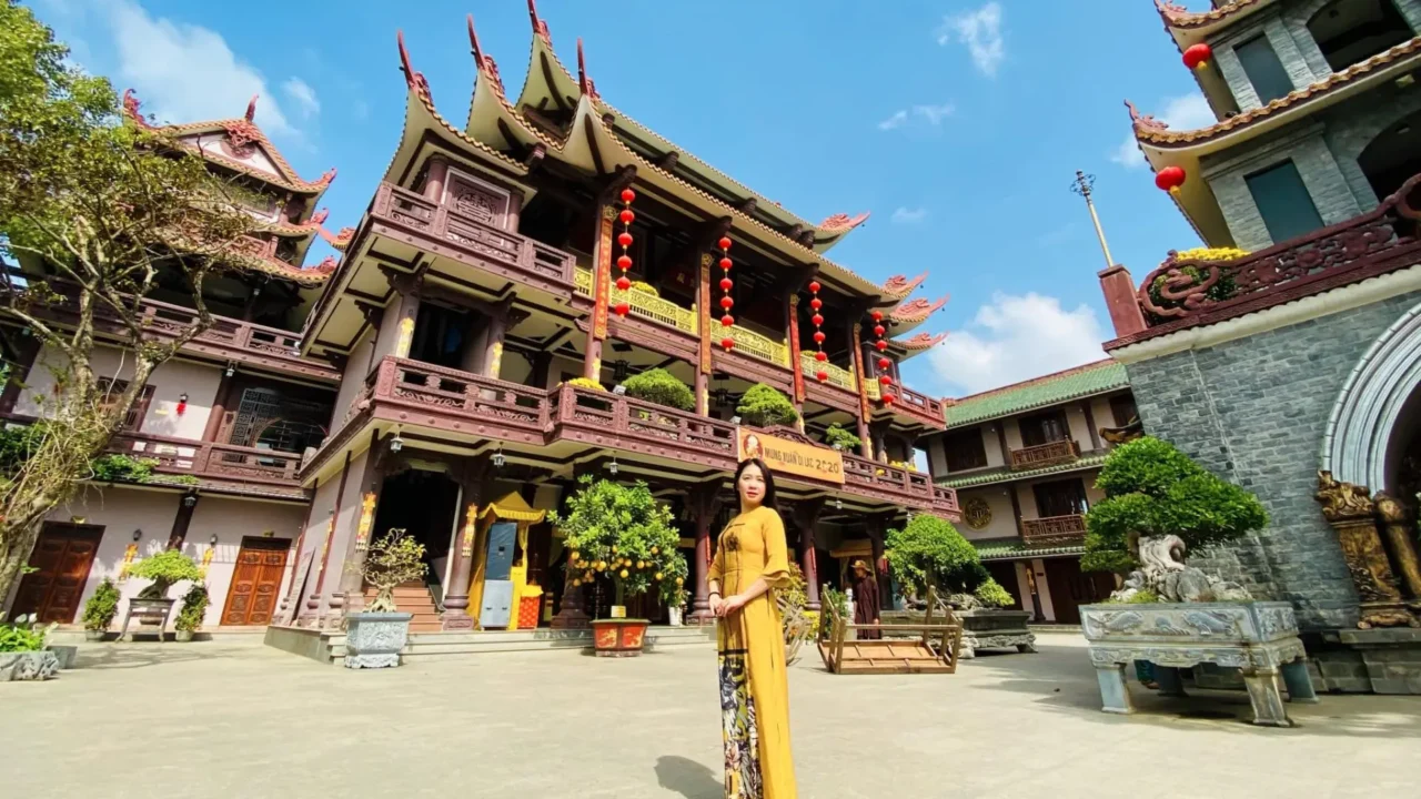 tour quy nhơn phú yên viếng chùa thiên hưng