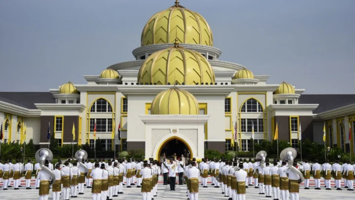 Cung điện Hoàng gia Malaysia – Tour Singapore Malaysia giá tốt