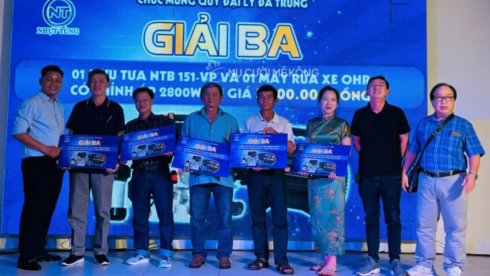 Rút thăm may mắn giải ba gala dinner Nhựt Tùng Phú Quốc