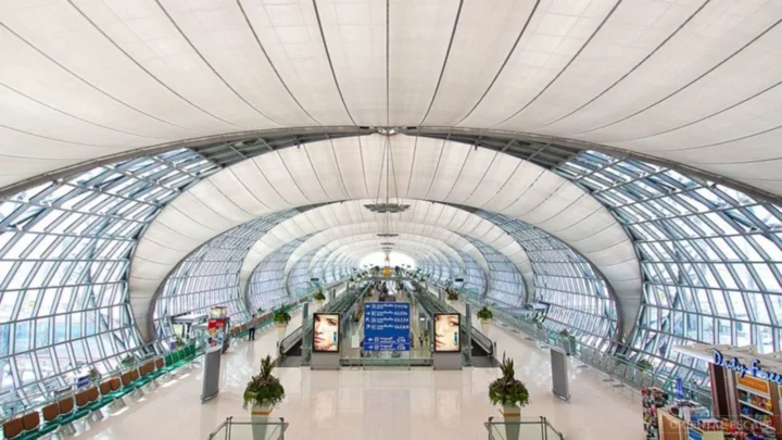 Sân bay Suvarnabhumi Bangkok với kiến trúc mái vòm đặc trưng