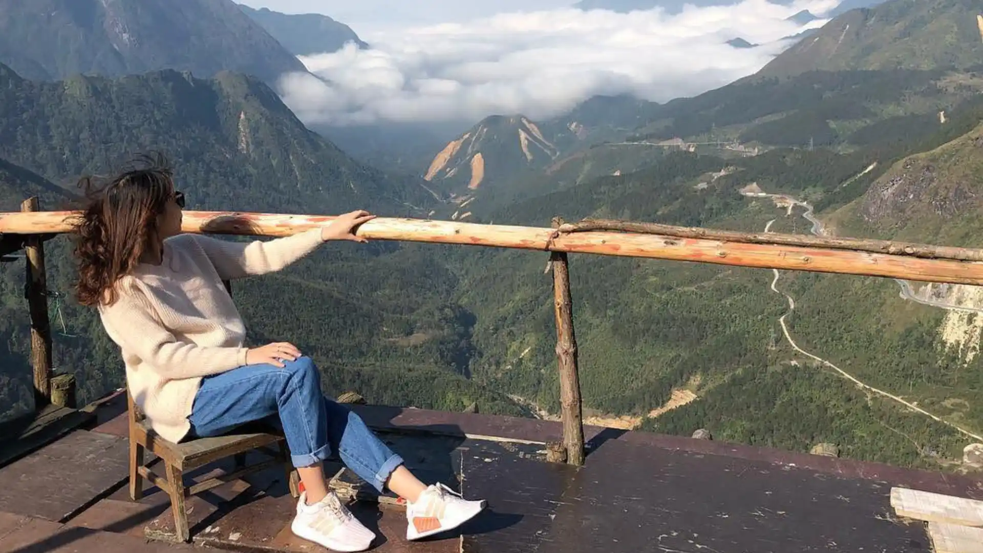 Biển mây siêu đẹp khi nhìn từ Cổng trời Sapa