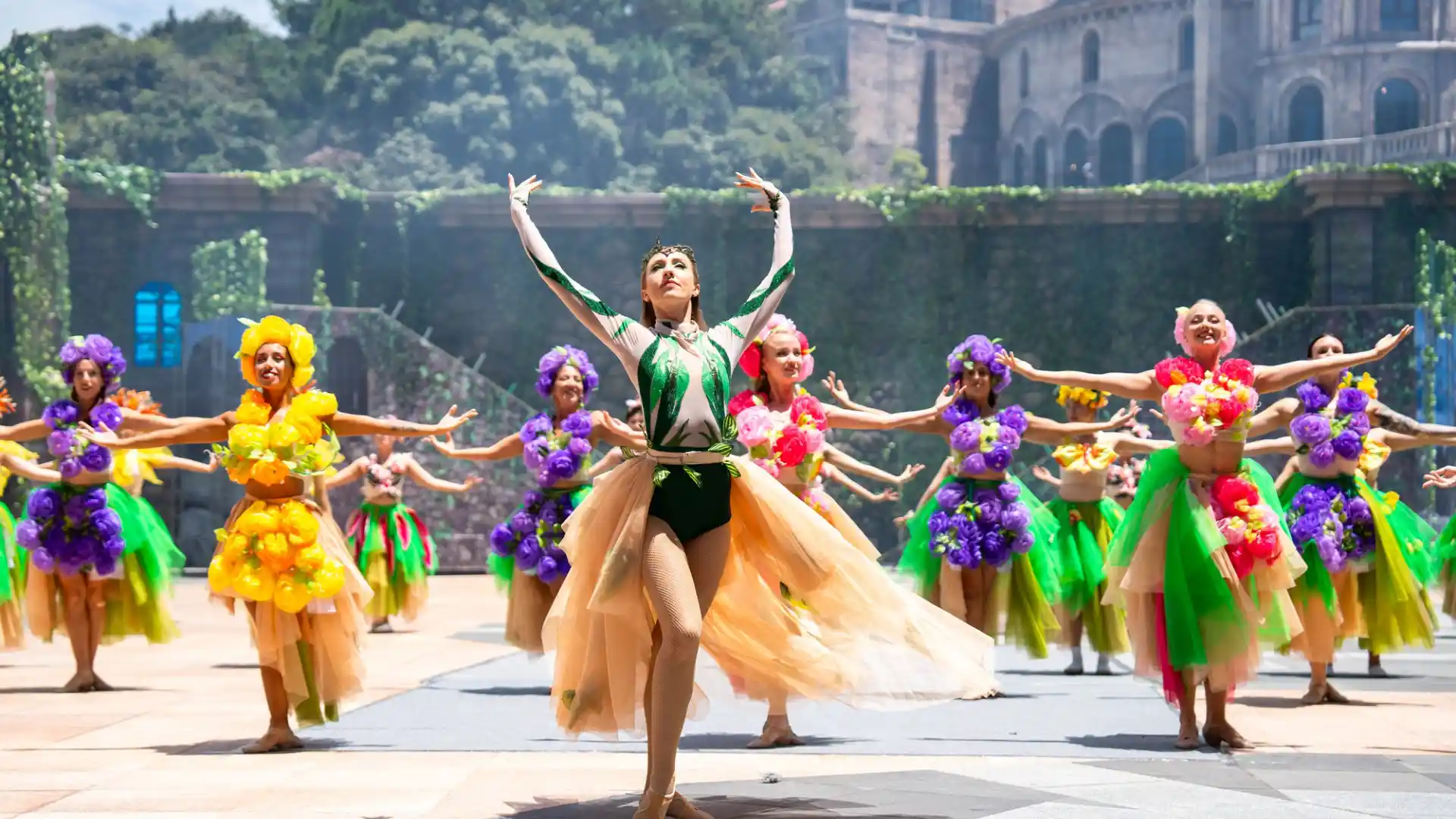 Show nghệ thuật đường phố diễn ra tại Làng Pháp