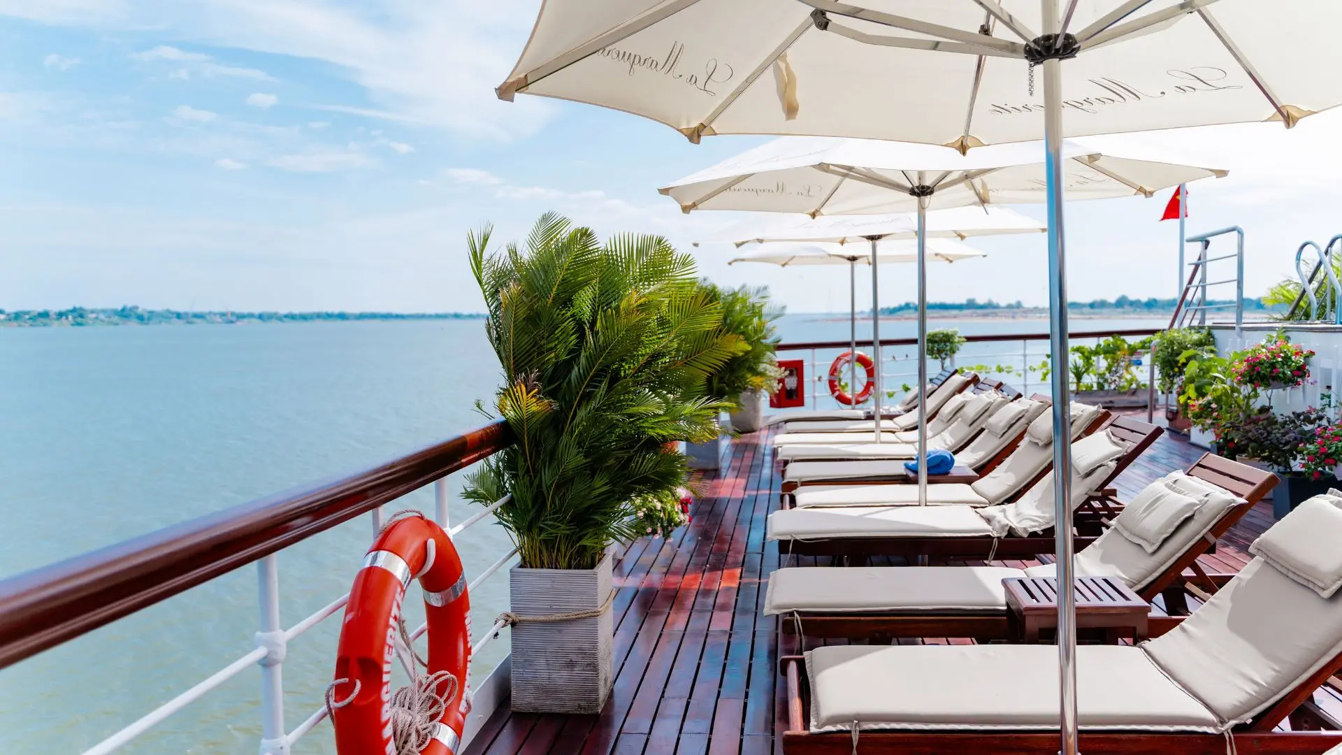 boong tàu ngoài trời Du thuyền MV La Marguerite