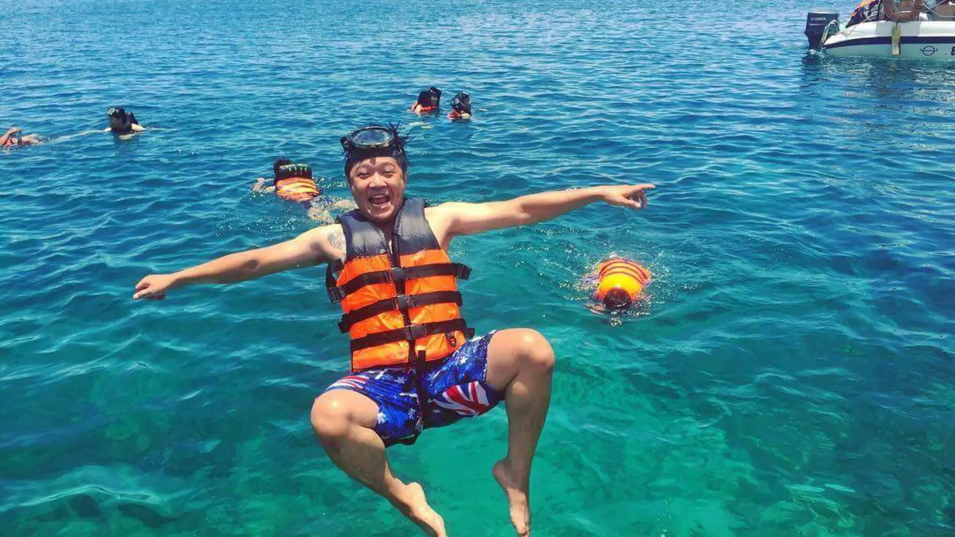 Tắm biển tại Bãi Dứa Quy Nhơn