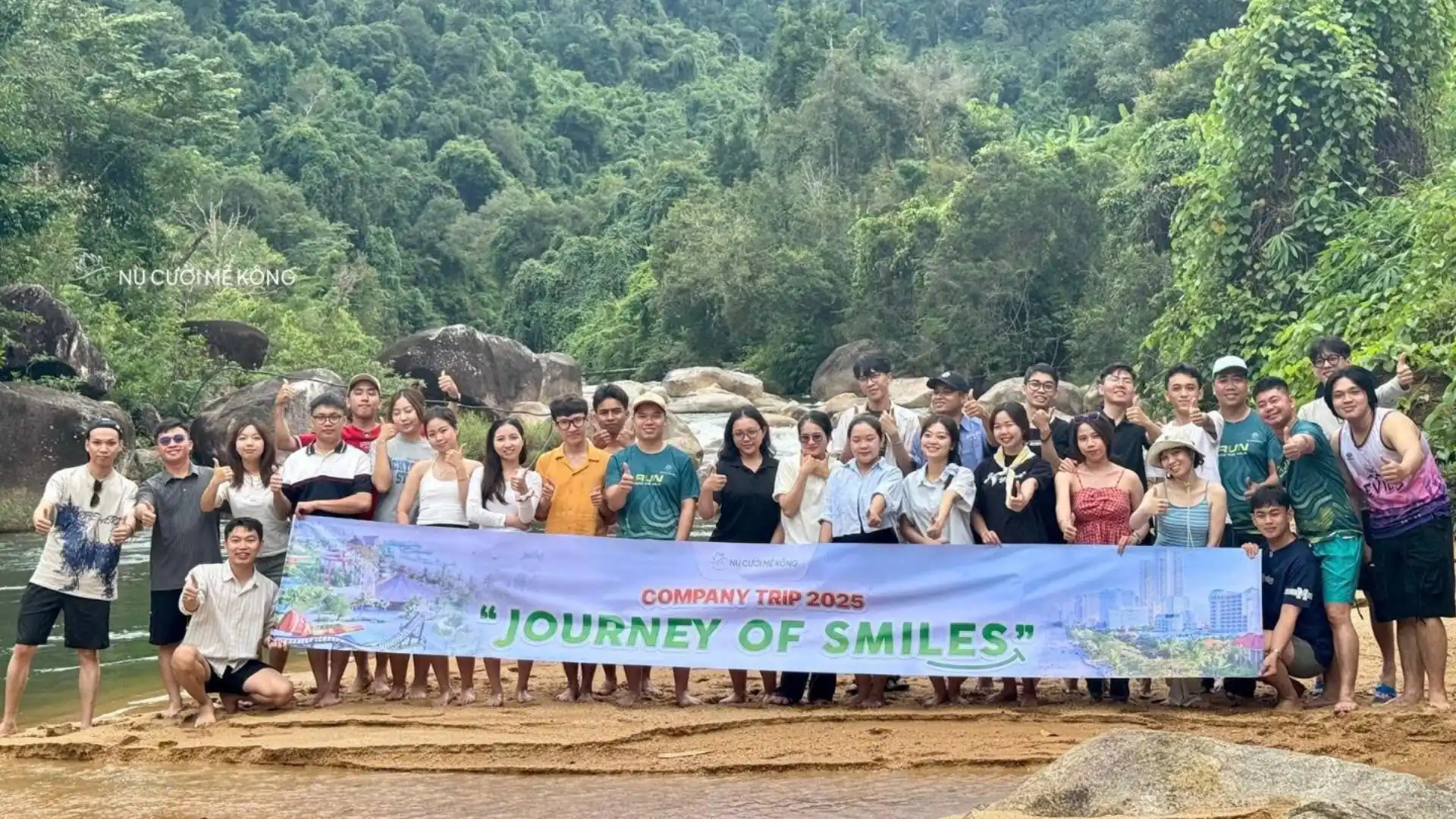 Thư giãn giữa thiên nhiên và cùng nhau kết nối bên suối