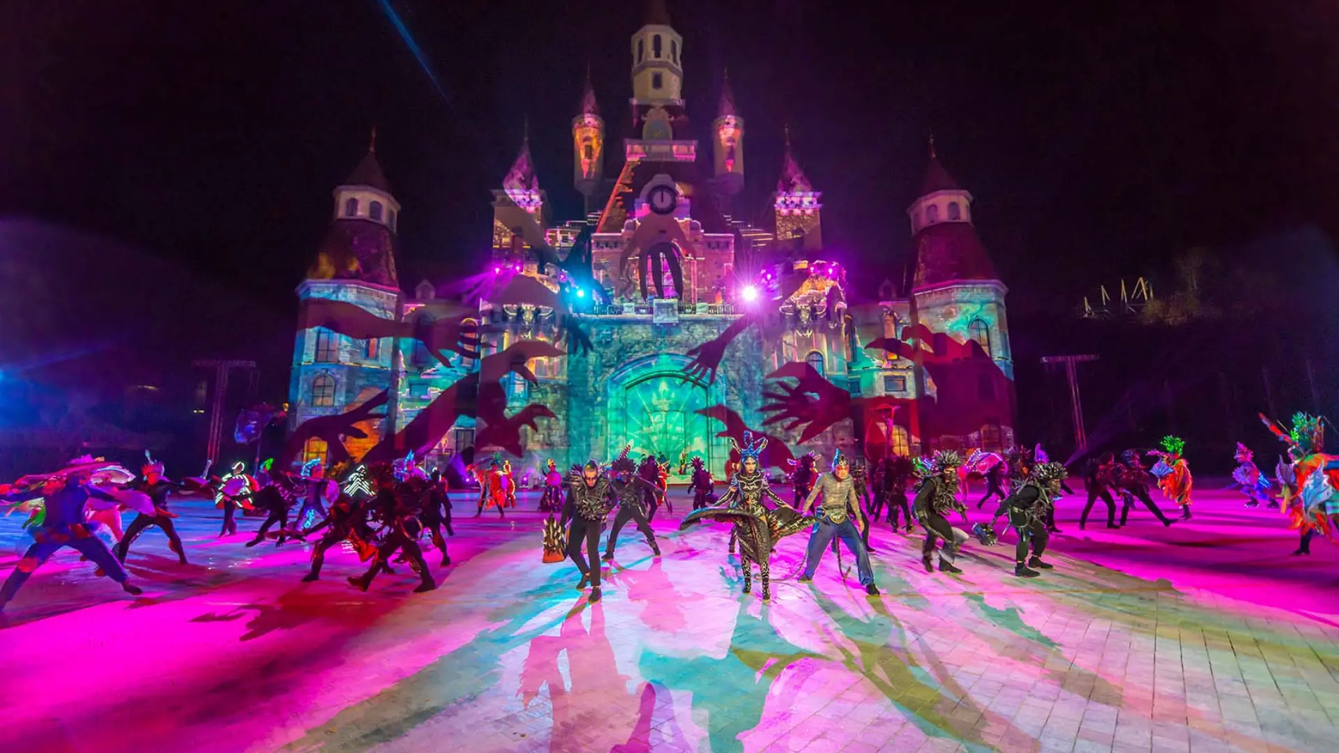 Màn trình diễn đặc sắc tại Tata Show