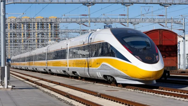 Trải nghiệm tàu cao tốc hiện đại của Trung Quốc