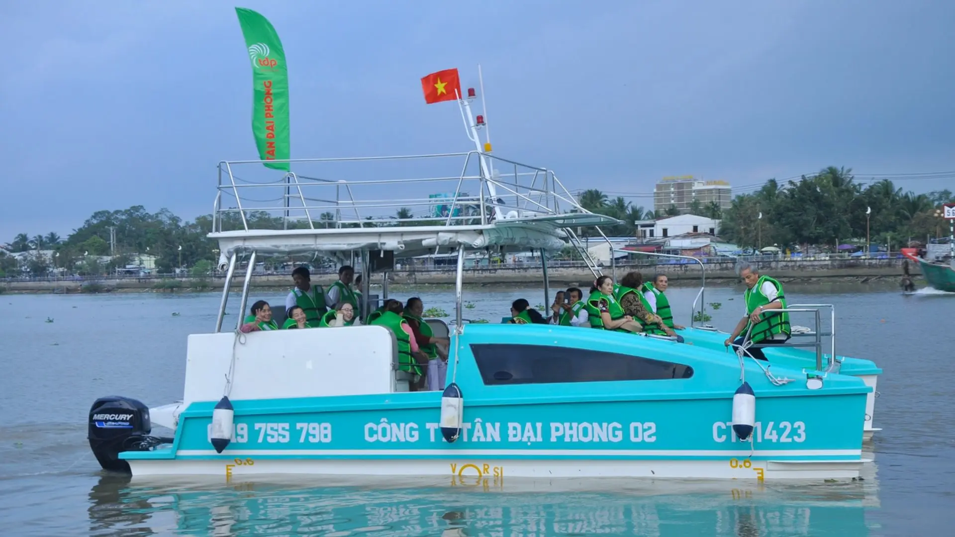 thuê tàu tân đại phong cần thơ tham quan chợ nổi cái răng