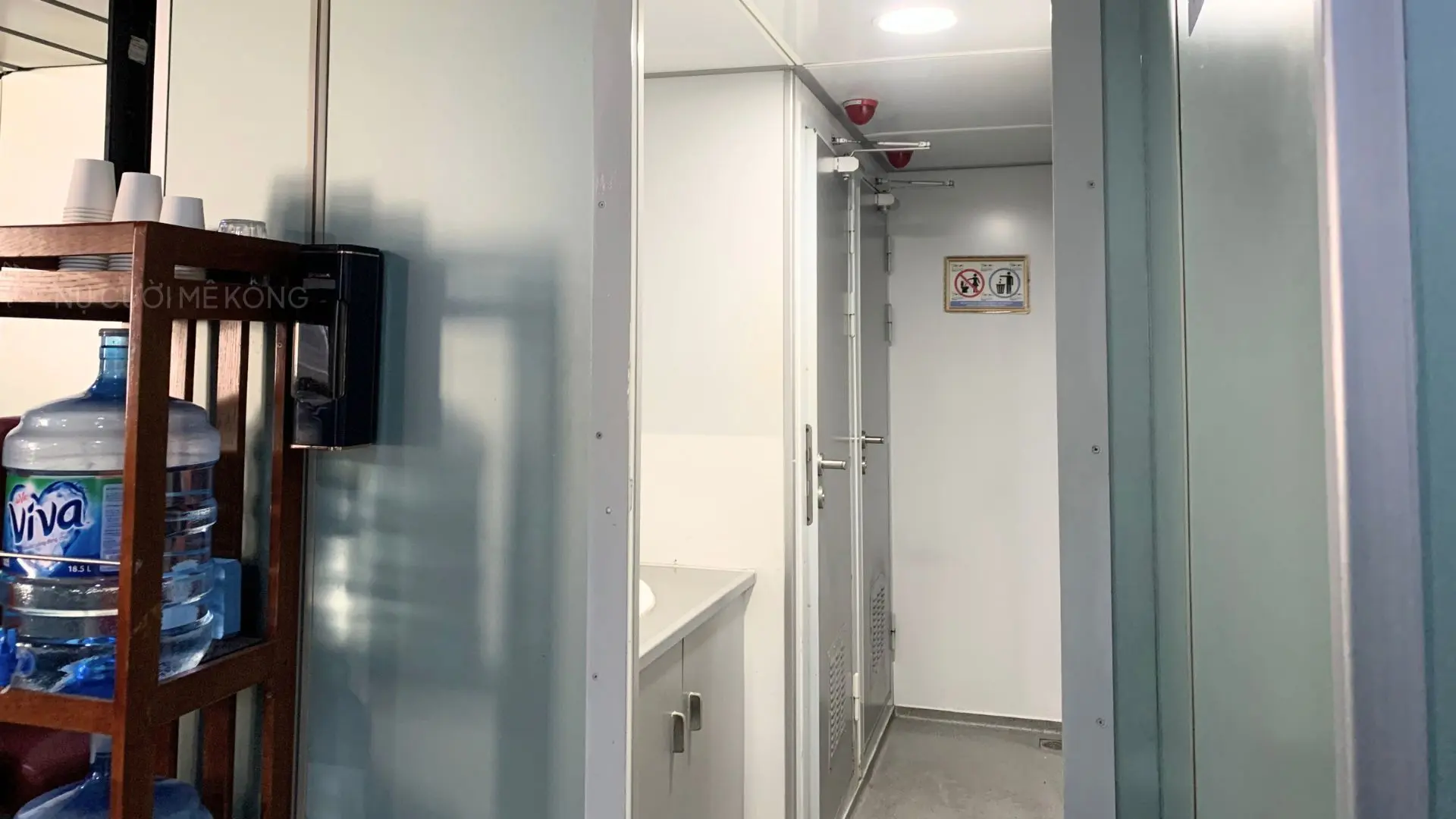 Tàu Phú Quý Express có nhà vệ sinh sạch sẽ