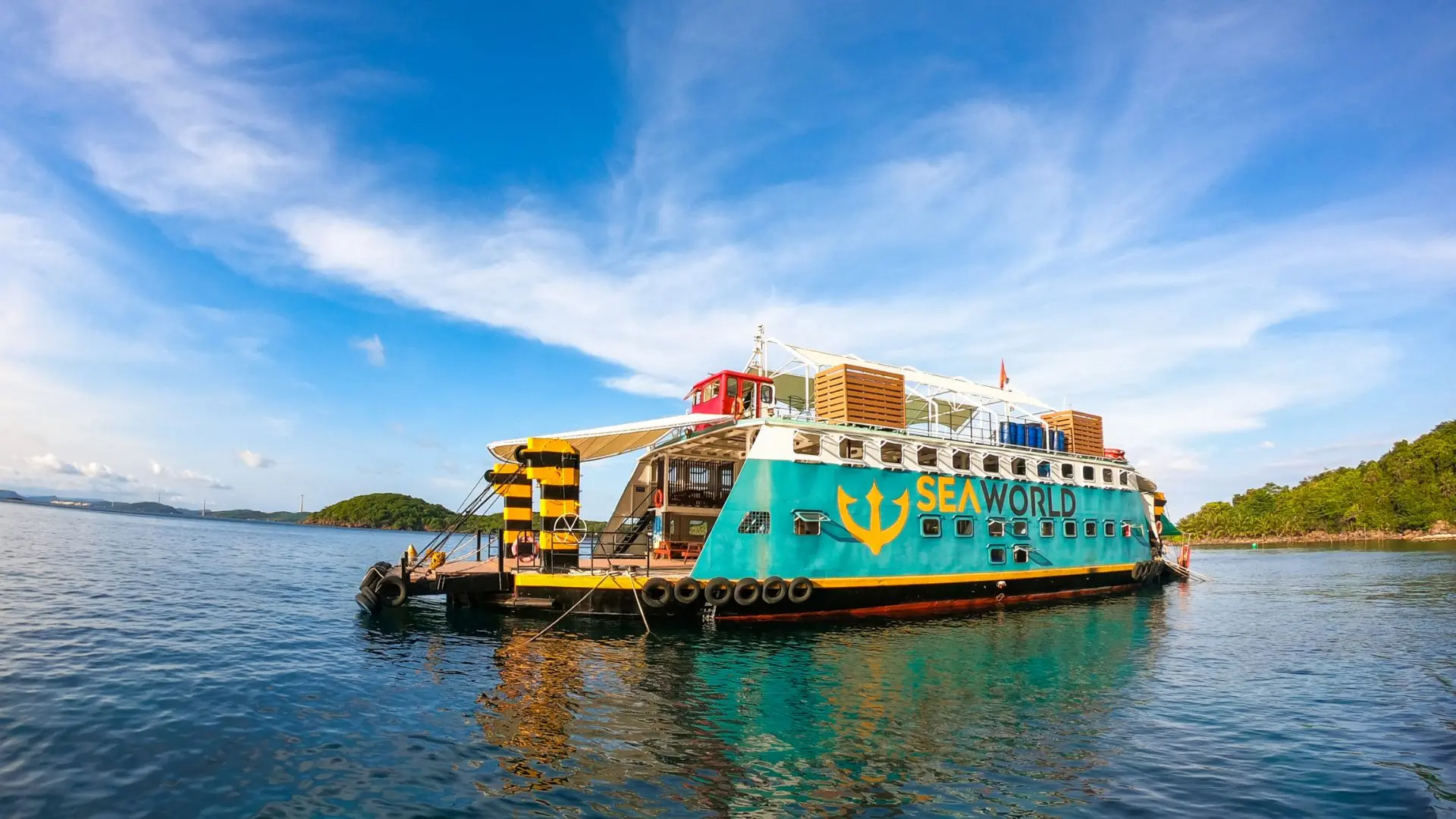 Khám phá đại dương với Tàu Seaworld Namaste