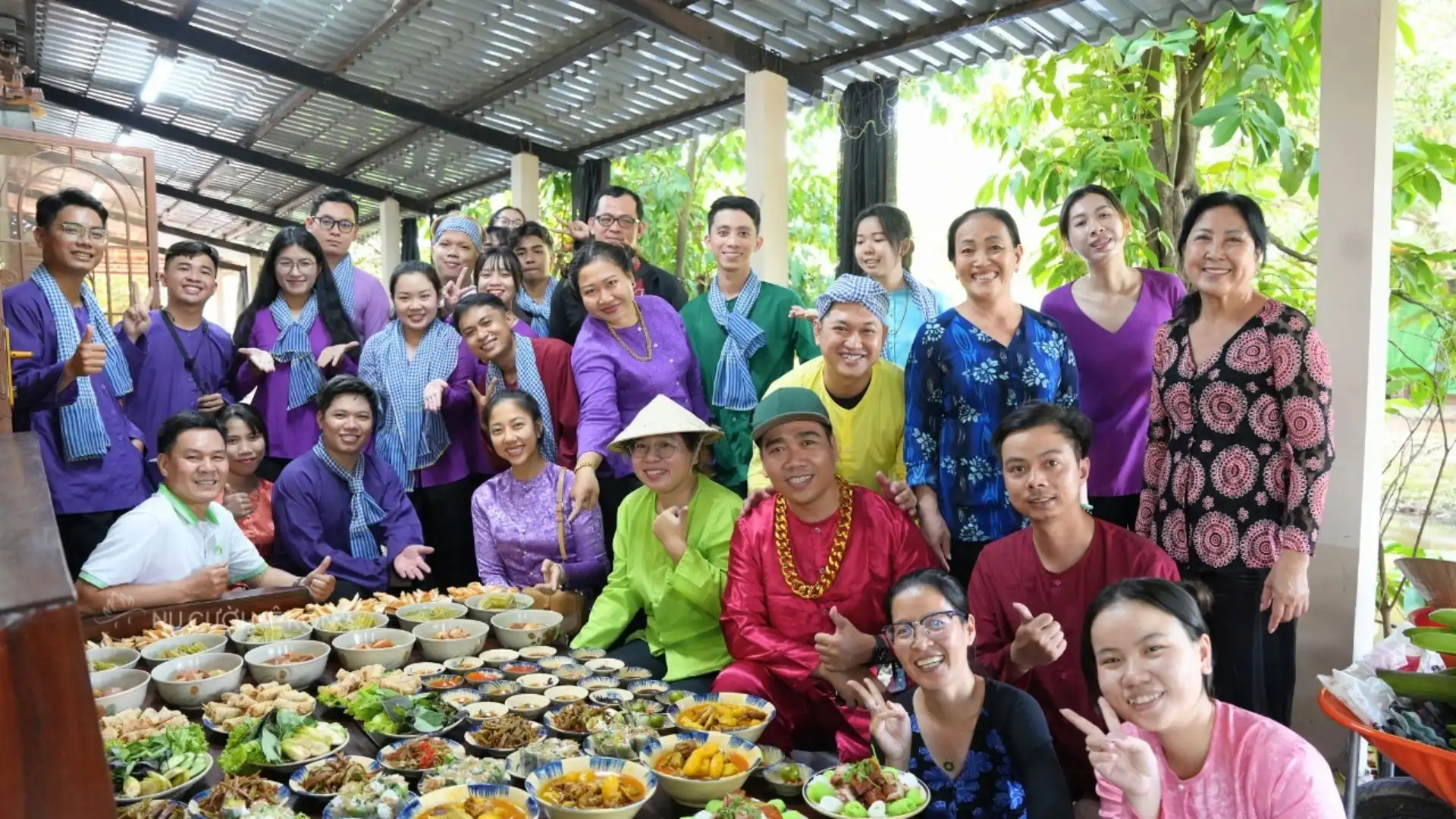 Team building miền Tây với mâm giỗ miền Tây trong chương trình Đám giỗ bên cồn ở Cồn Sơn