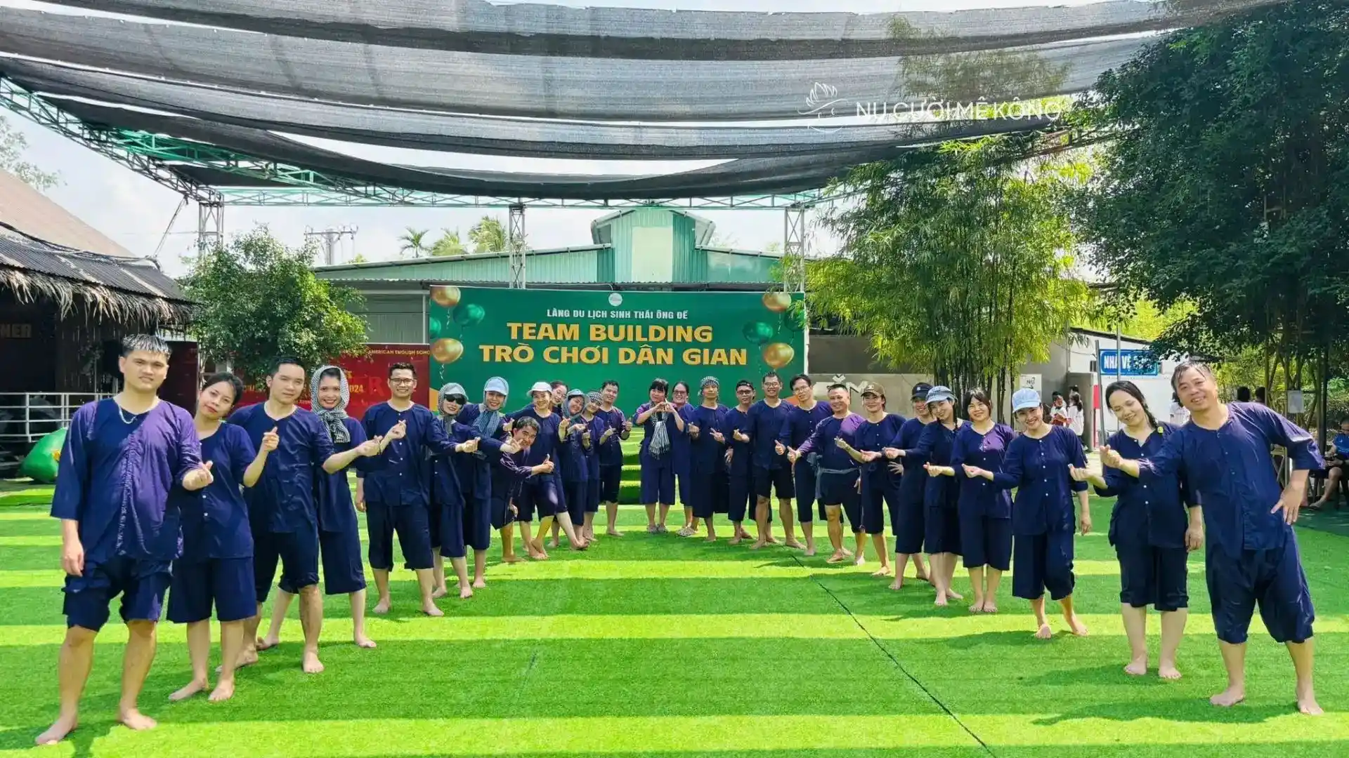 Team building miền Tây tại sân cỏ Làng du lịch sinh thái Ông Đề với đoàn mặc áo bà ba