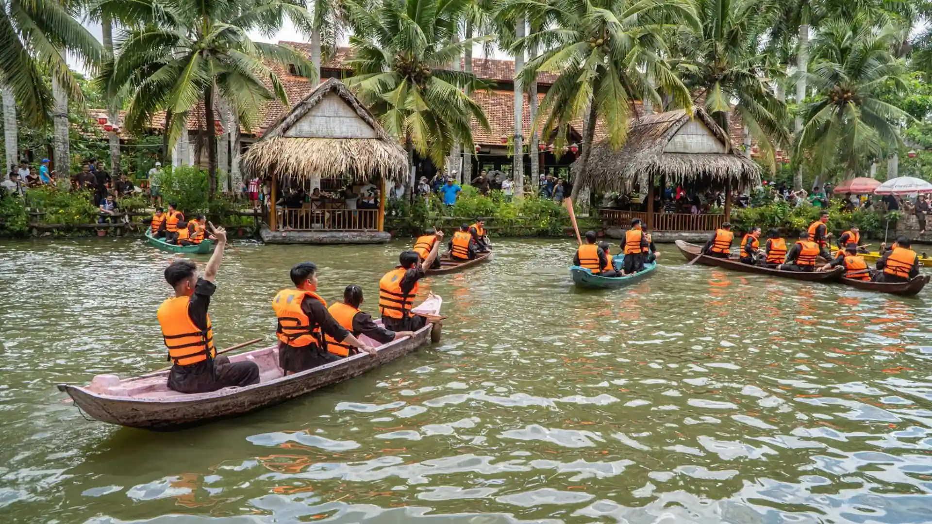 Team building miền Tây với trò thi chèo xuồng tại Làng du lịch Mỹ Khánh