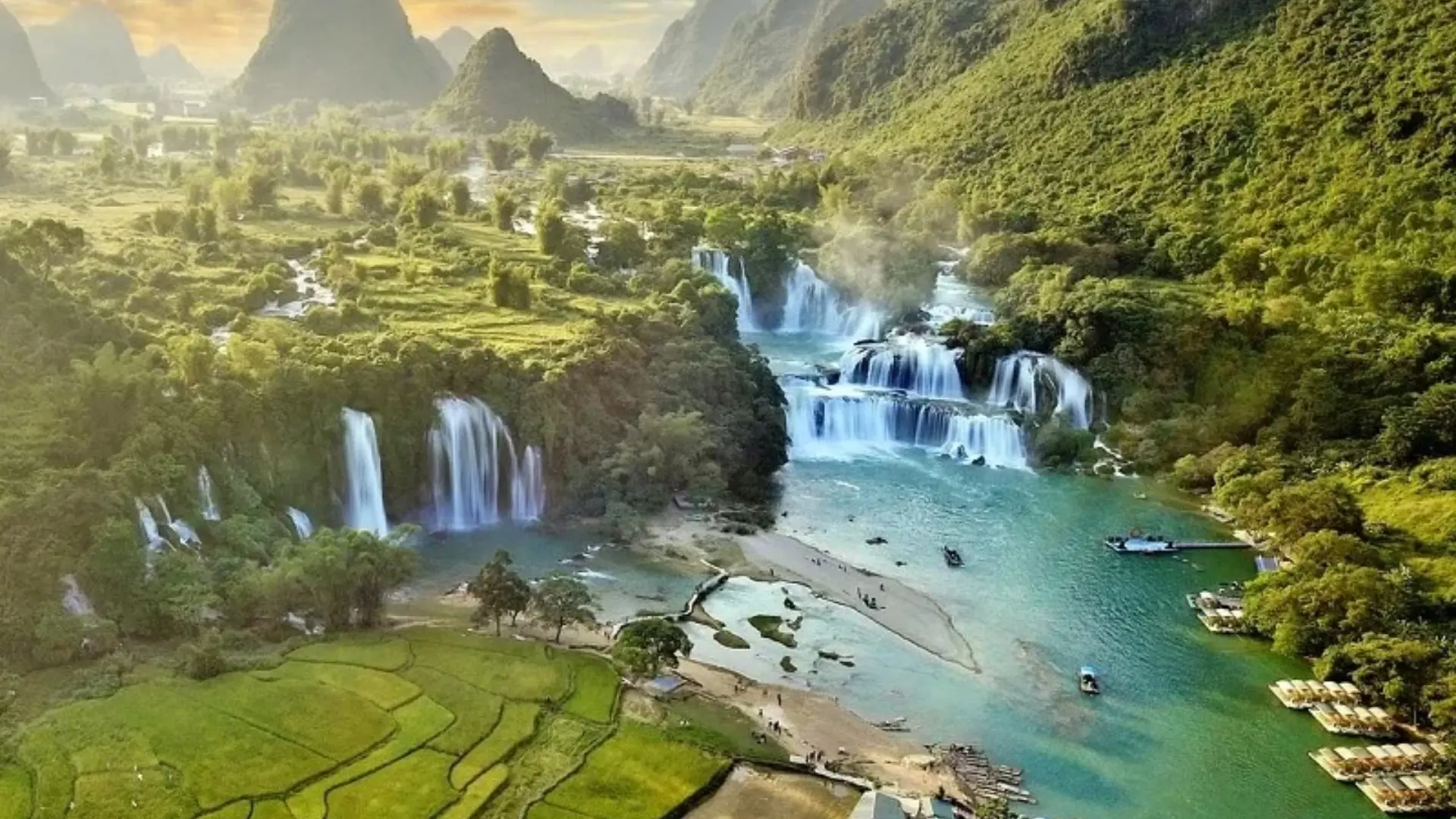 Thác Bản Giốc cao hơn 30m