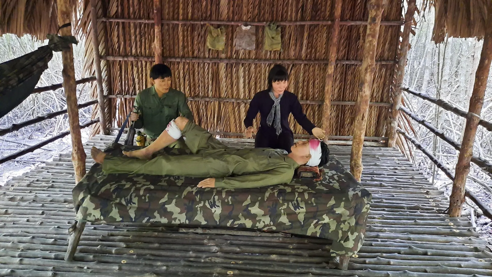 Tham quan căn cứ cách mạng rừng sác