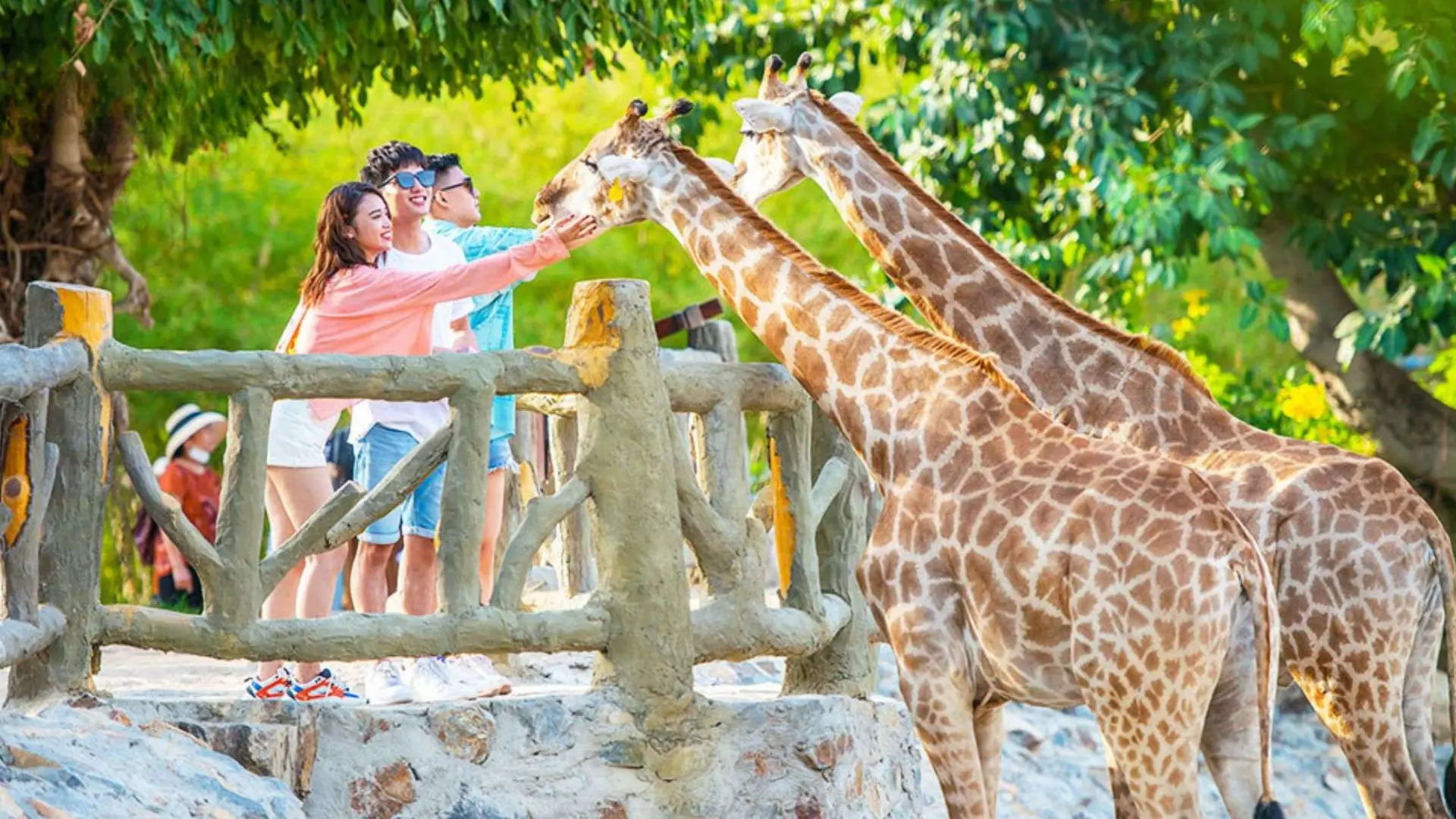 Tour Nha Trang 4 ngày 3 đêm – Lịch trình trọn gói tham-quan-vuon-thu-quy-vuong