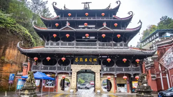 Thành Thổ Ty Ân Thi kiến trúc cổ kính văn hóa dân tộc Thổ Gia Trung Quốc