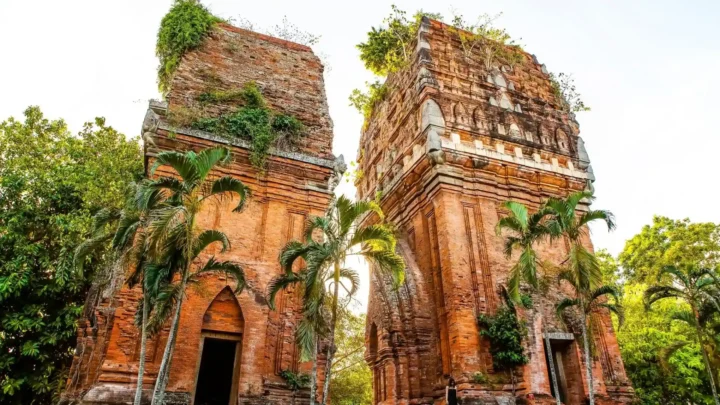 đến quy nhơn phú yên tham quan tháp đôi