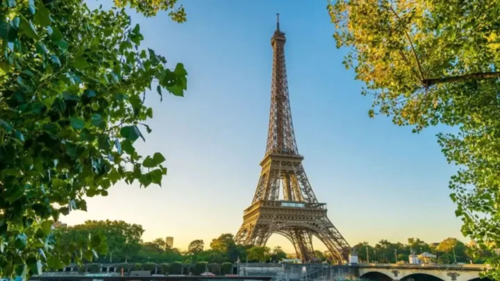Tháp Eiffel tại Pháp