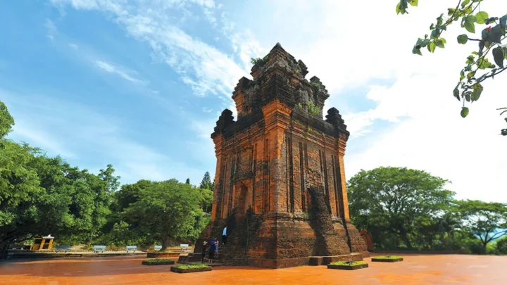 tháp nhạn - biểu tượng của thảnh phố tuy hoà