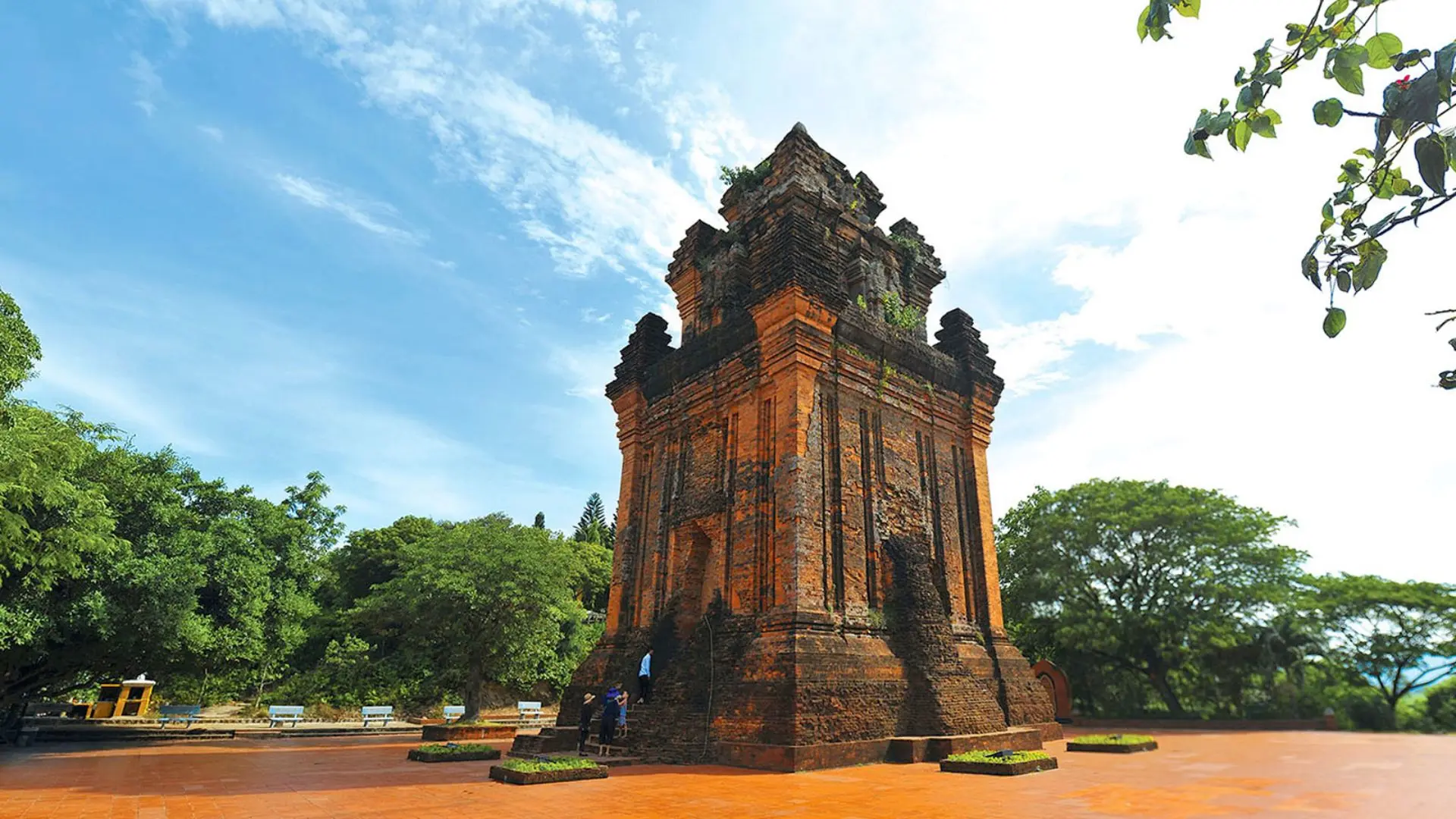 tháp nhạn - biểu tượng của thảnh phố tuy hoà